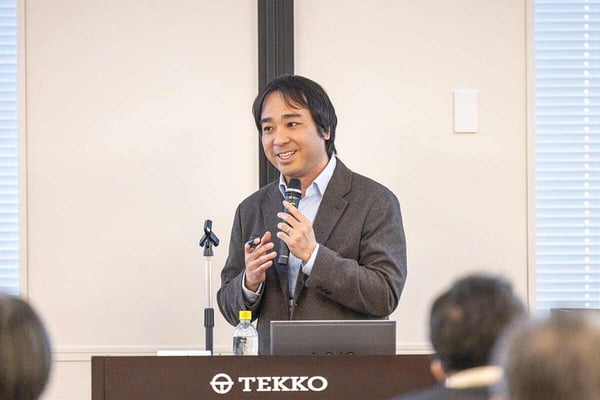 二木 康裕 氏