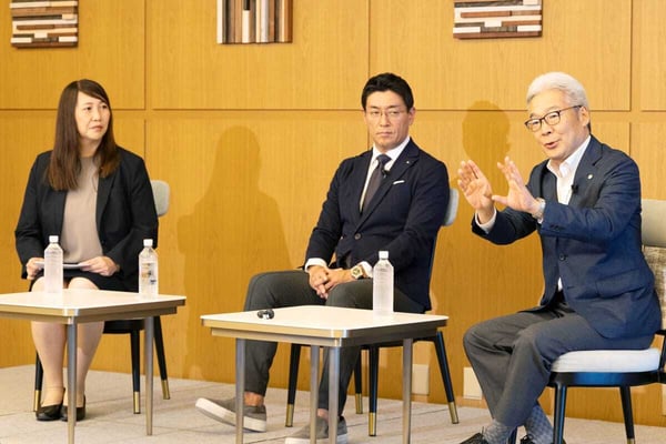 左から シンフォニーマーケティング 田中 亜矢子、RX Japan株式会社 田中 岳志 氏、三洋化成工業株式会社 須崎 裕之 氏